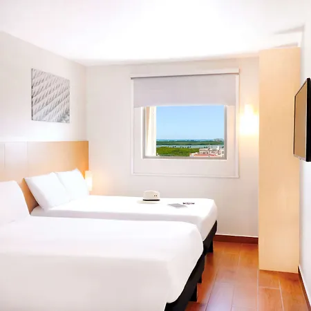 Ibis Cancun Centro Exterior foto